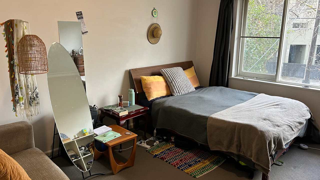 Furnished room in a flatshare