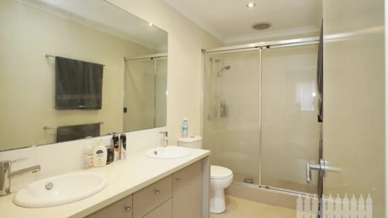 Room with ensuite in a share house