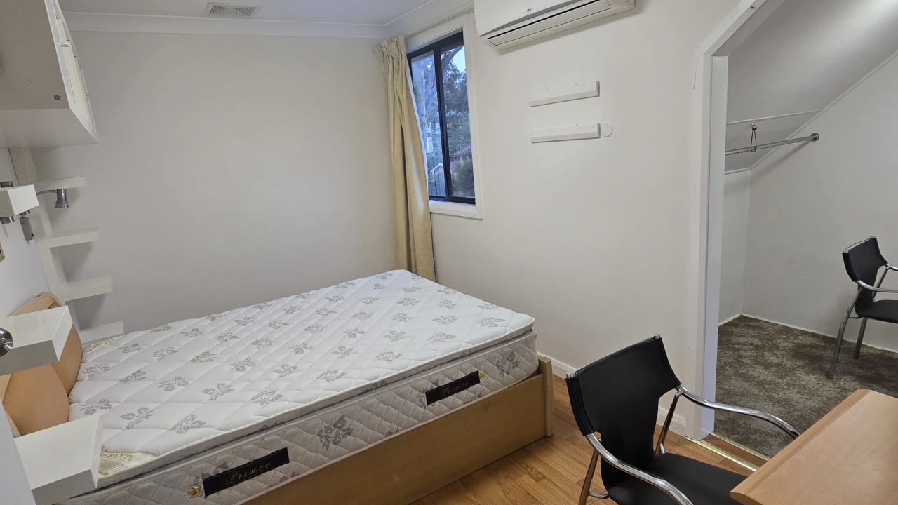 Furnished room in a share house