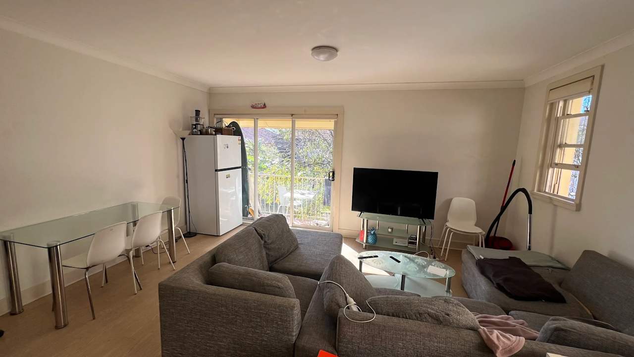 Furnished room in a flatshare