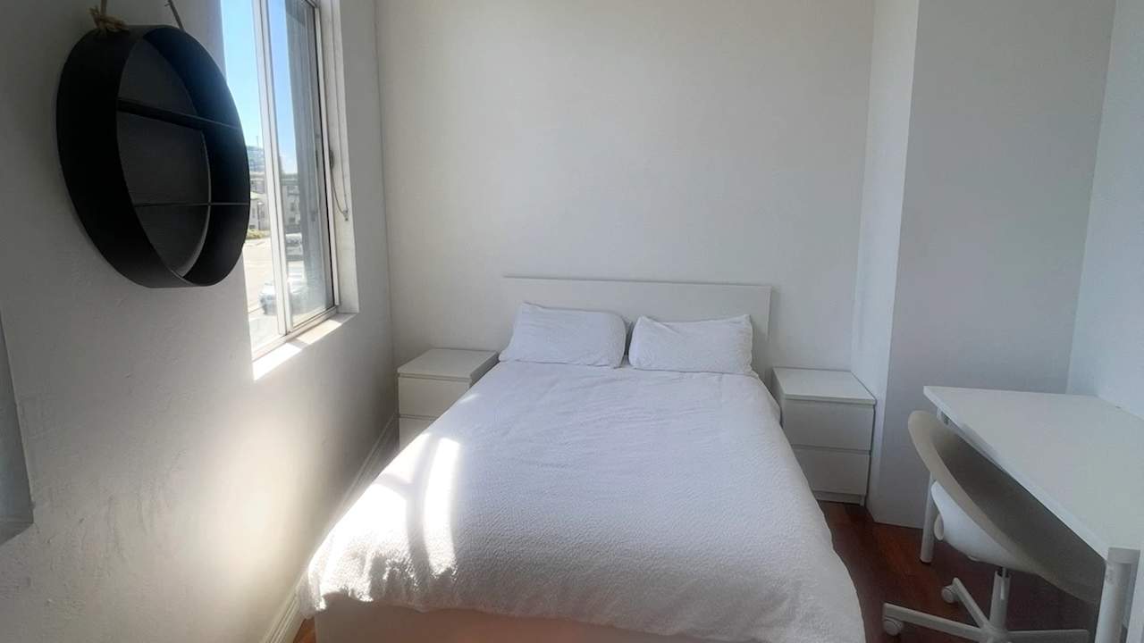 Furnished room in a flatshare