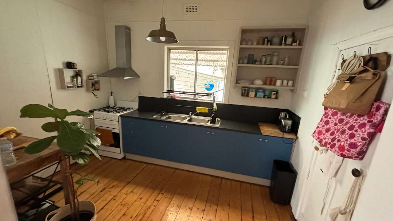 Room in a share house