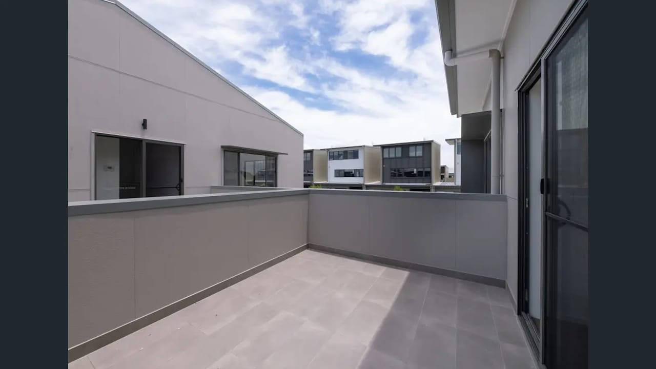 Unfurnished room with own bathroom