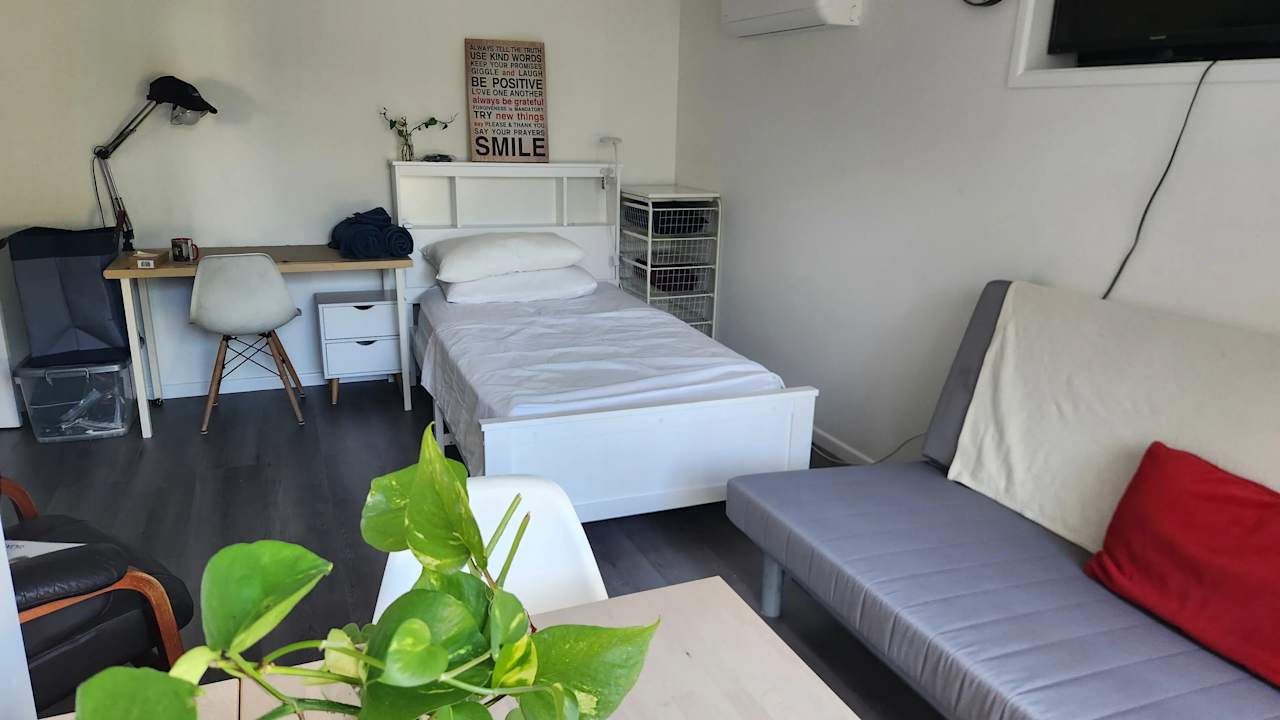 Furnished room in a share house