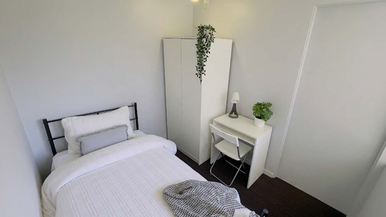 Furnished room in a flatshare