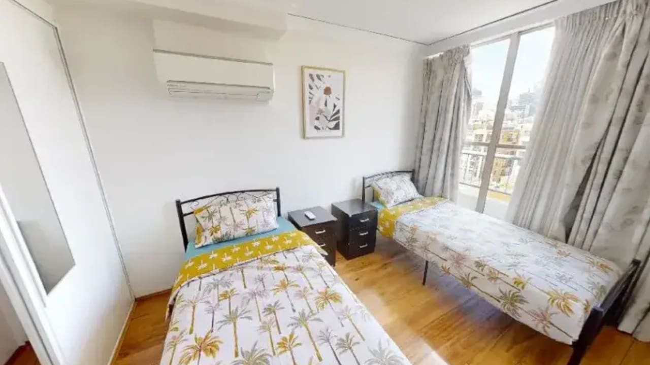 Furnished room in a flatshare