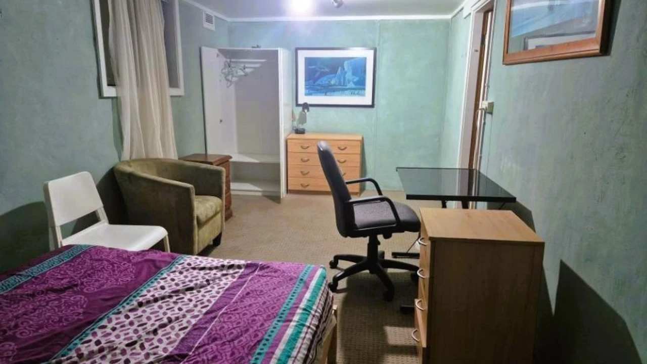 Furnished room in a share house