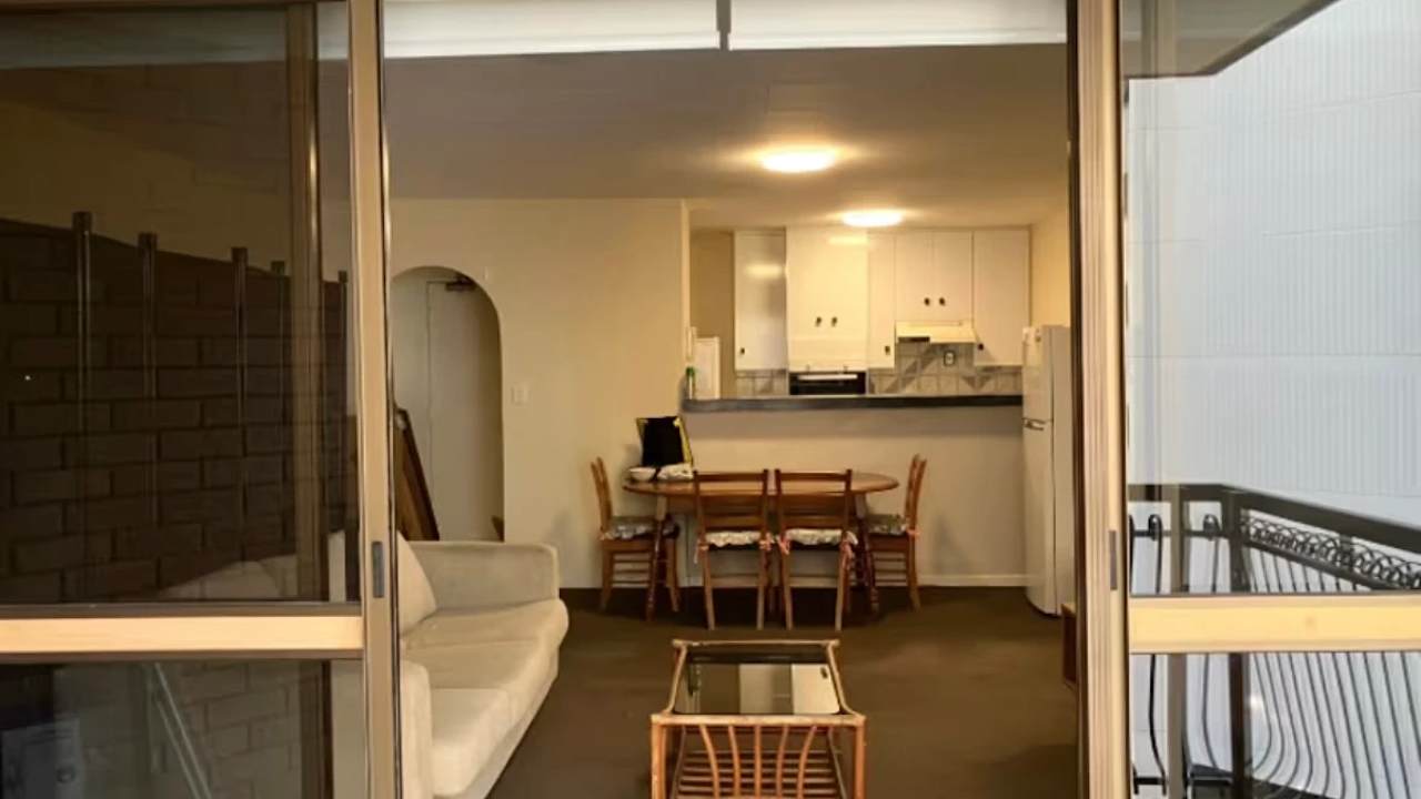 Furnished room with ensuite in a flatshare