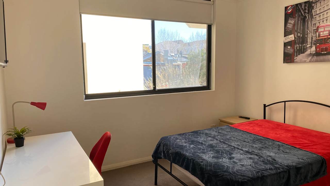 Furnished room in a flatshare