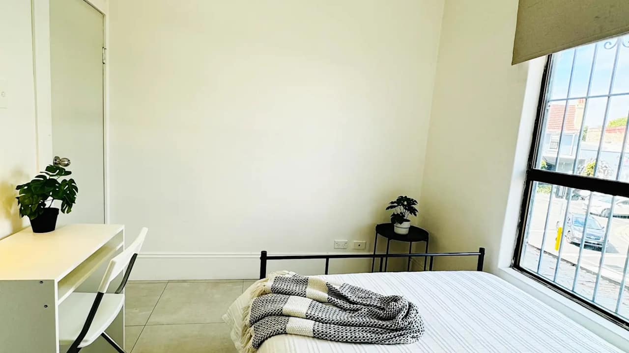 Furnished room in a flatshare