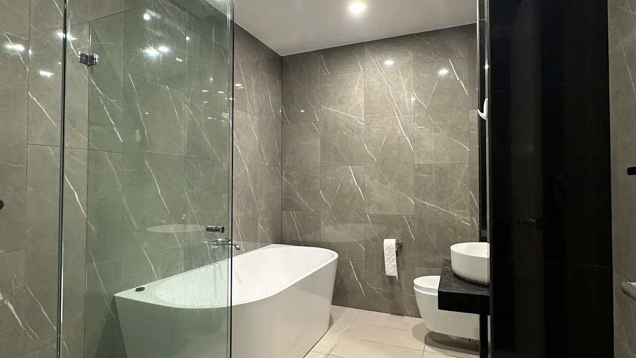 Furnished room with ensuite in a flatshare