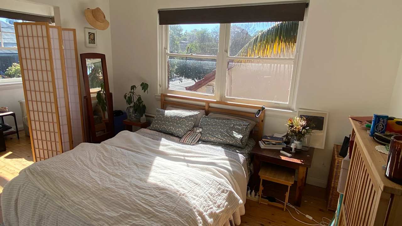 Furnished room in a flatshare