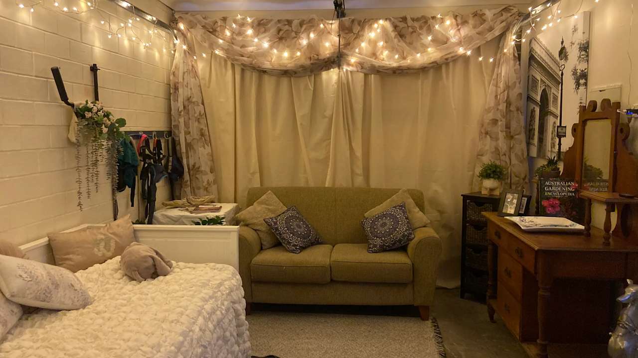 Furnished room in a share house