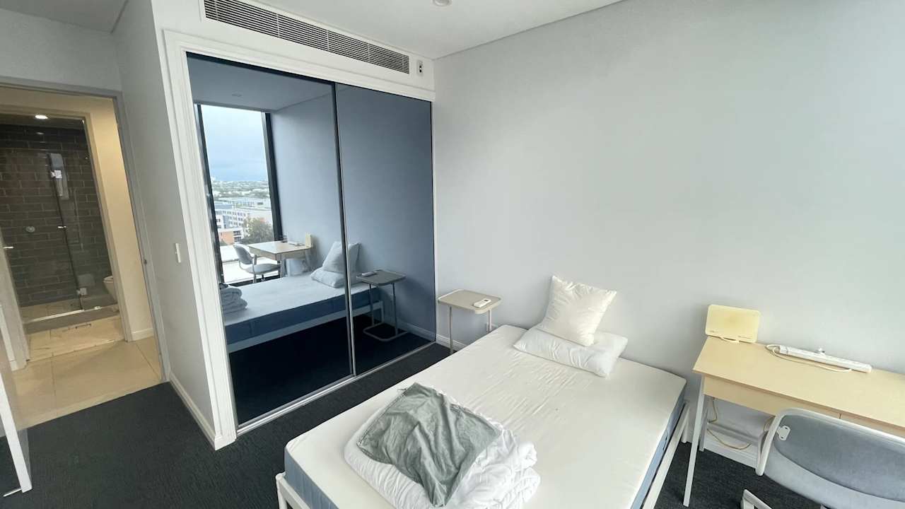 Furnished room in a flatshare