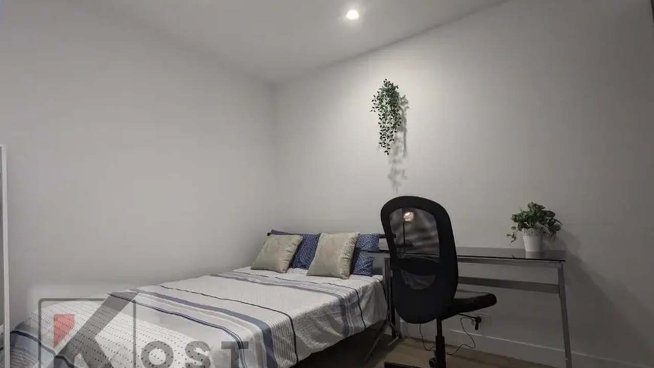 Furnished room in a flatshare