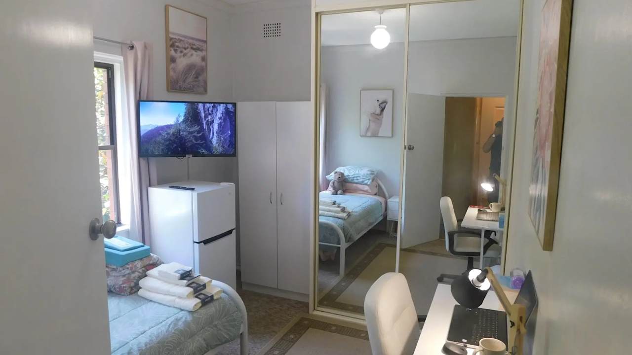 Furnished room in a flatshare