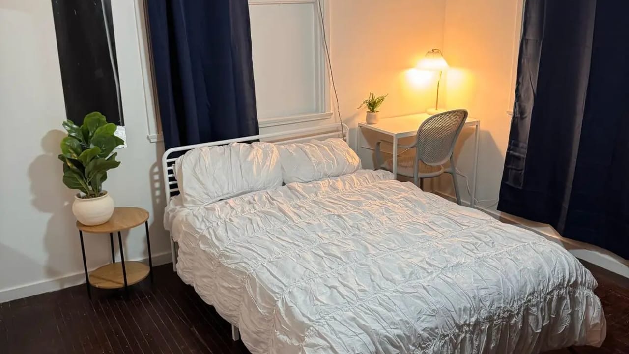 Furnished room in a share house