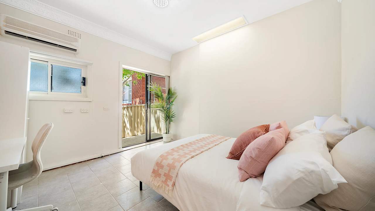 Room in a share house