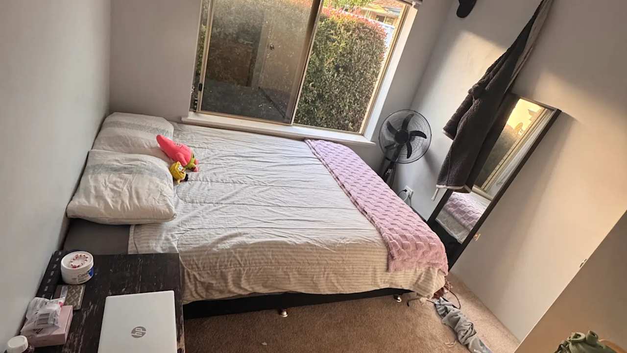 Furnished room in a share house