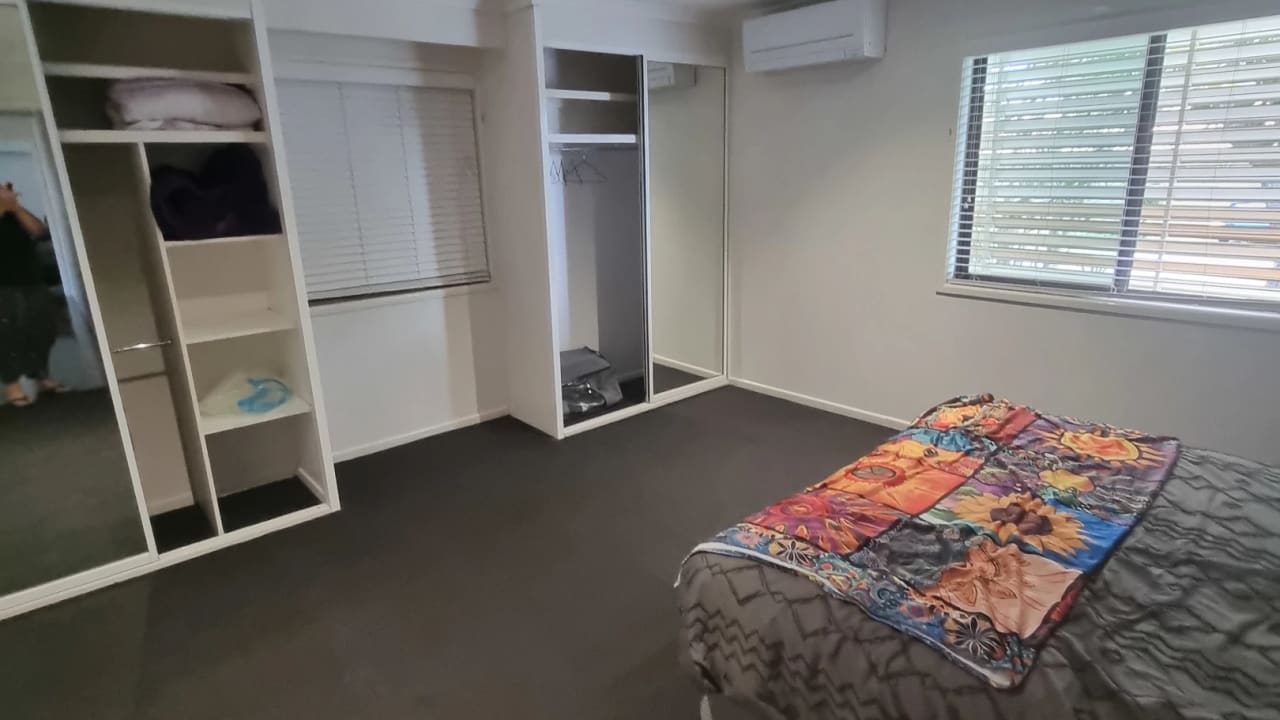 Room in a share house