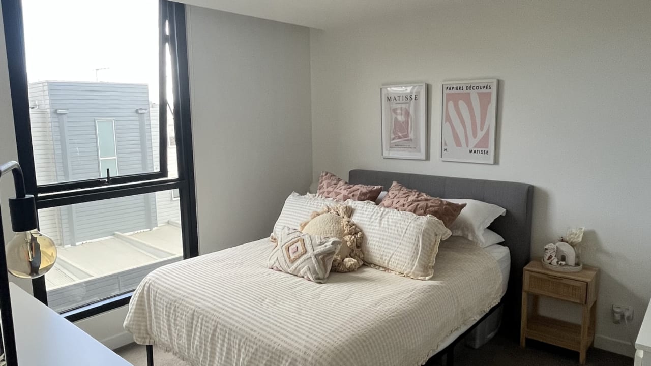 Unfurnished room with ensuite in a flatshare