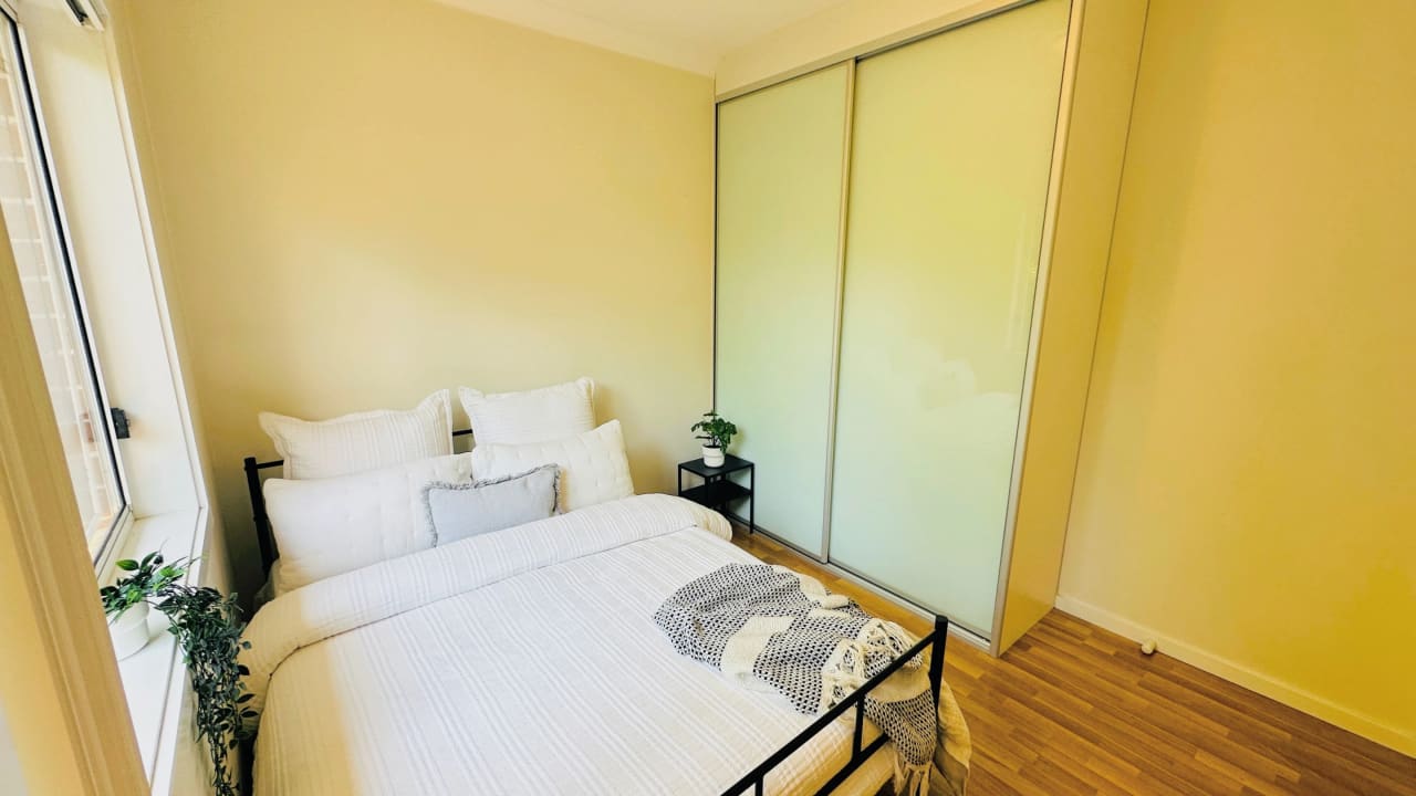 Furnished room in a flatshare