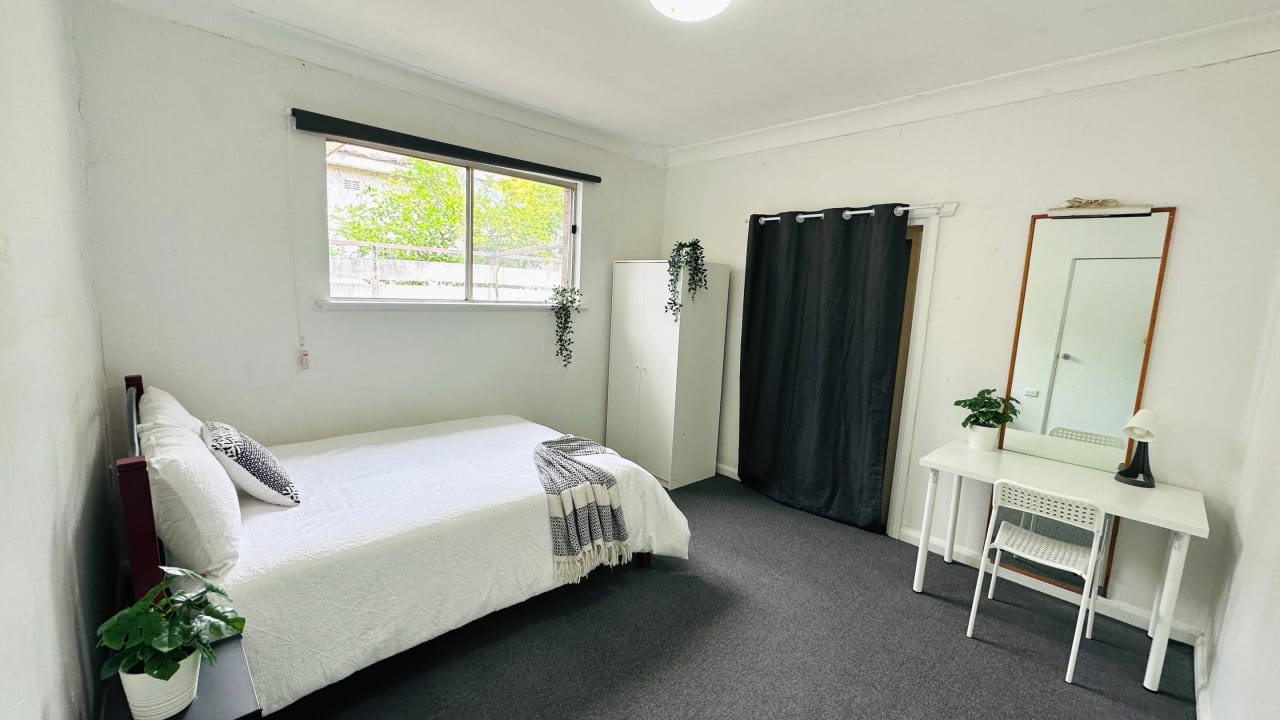 Furnished room in a flatshare
