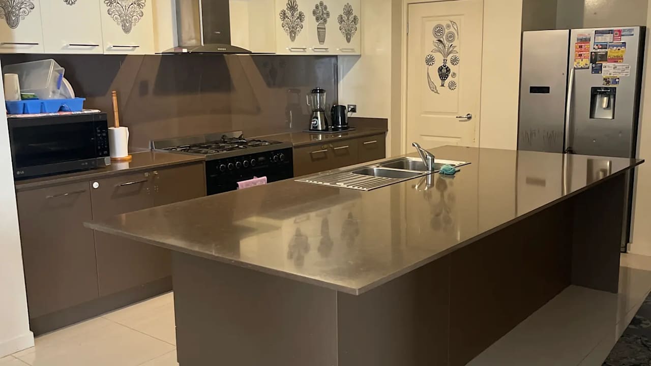 Room in a share house