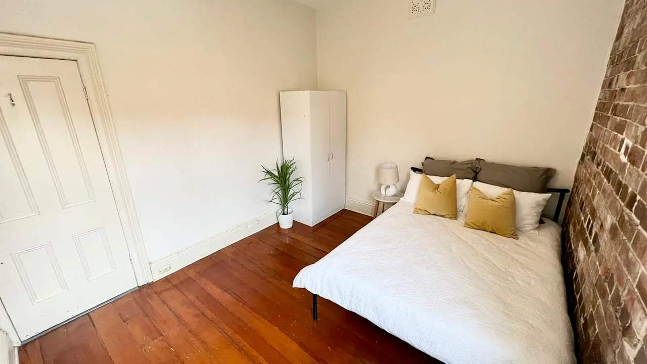 Room in a share house