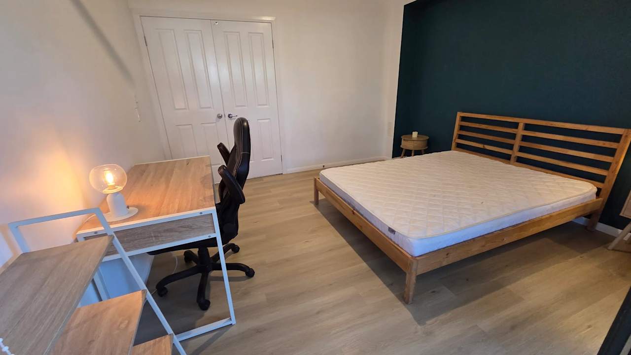 Furnished room in a share house