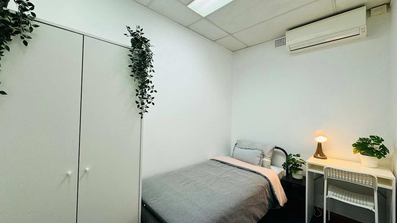 Furnished room in a share house