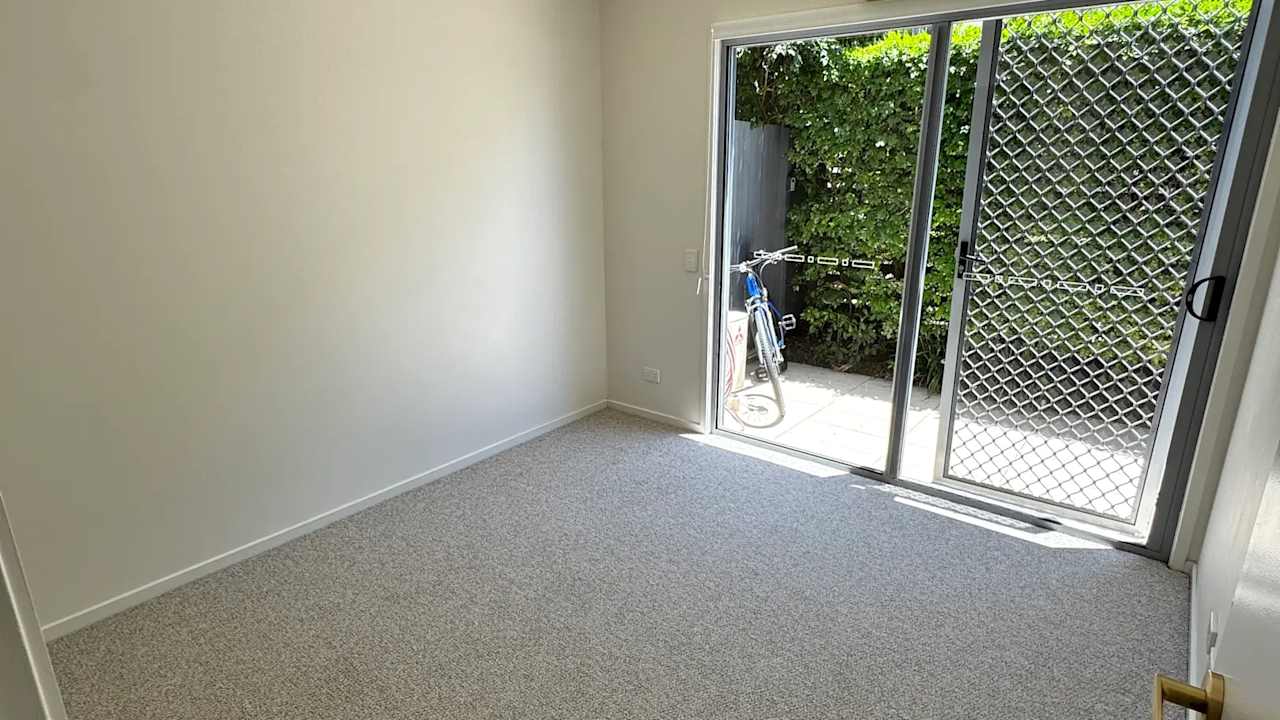 Unfurnished room with ensuite in a flatshare