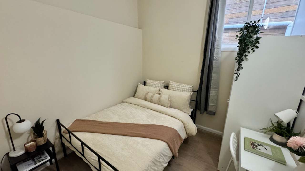 Furnished room in a flatshare