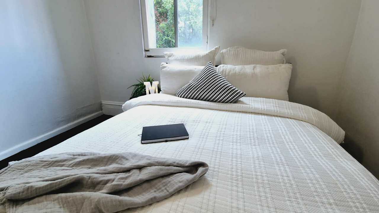 Furnished room in a share house