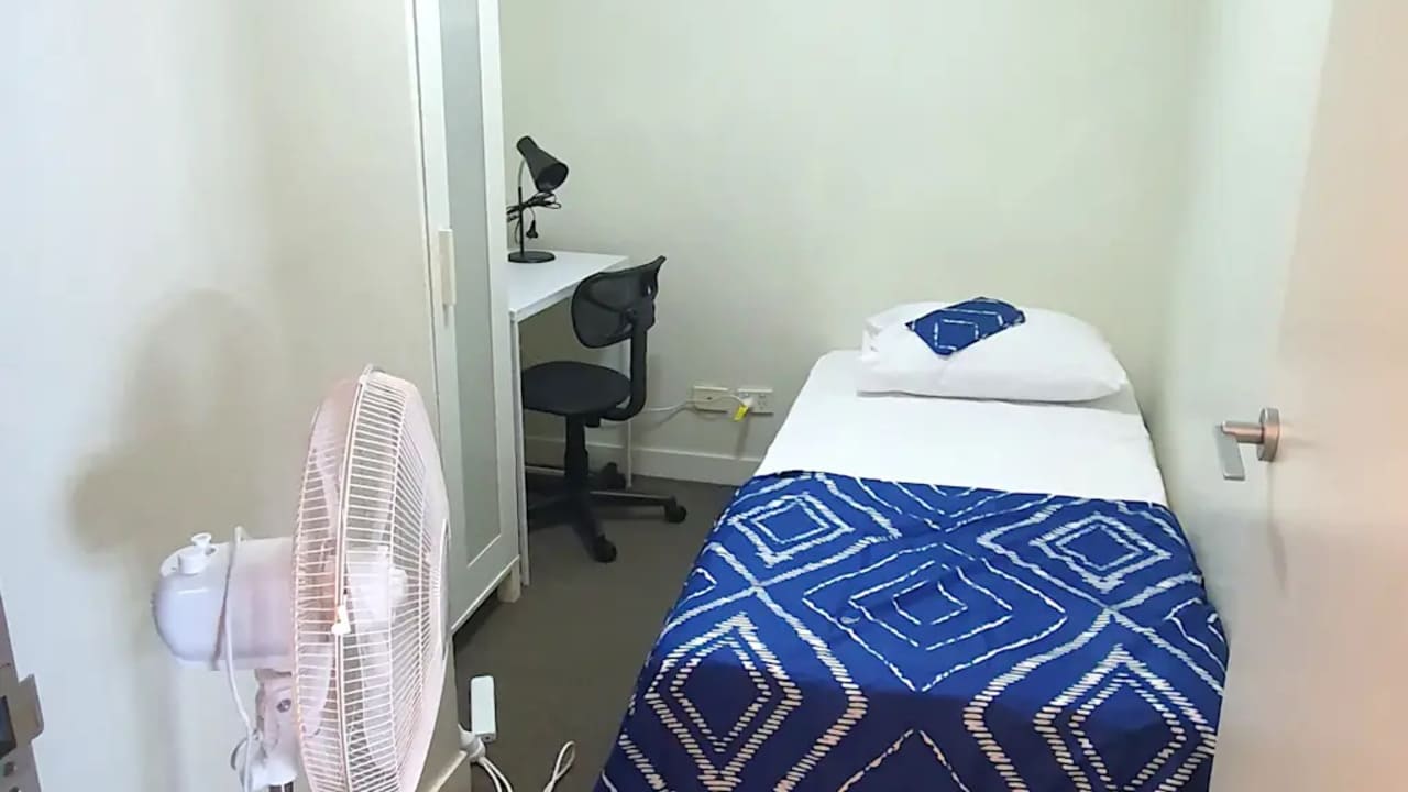 Furnished room in a flatshare