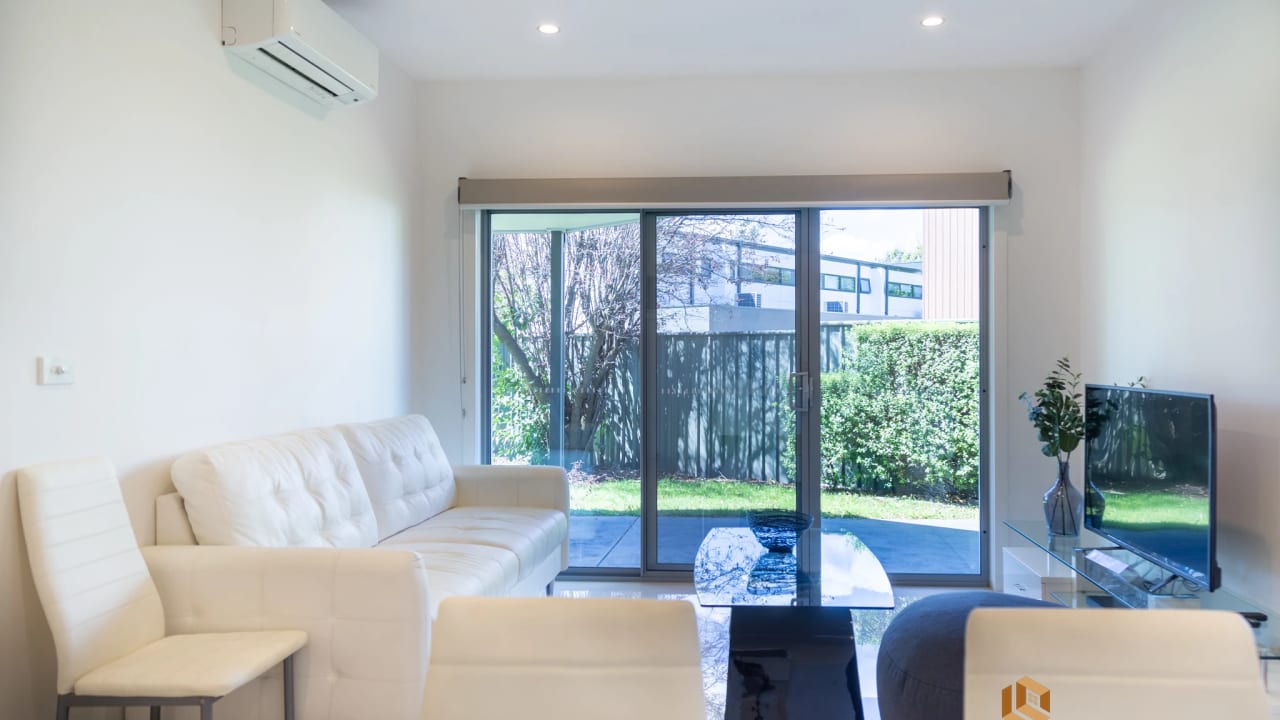Furnished room in a flatshare