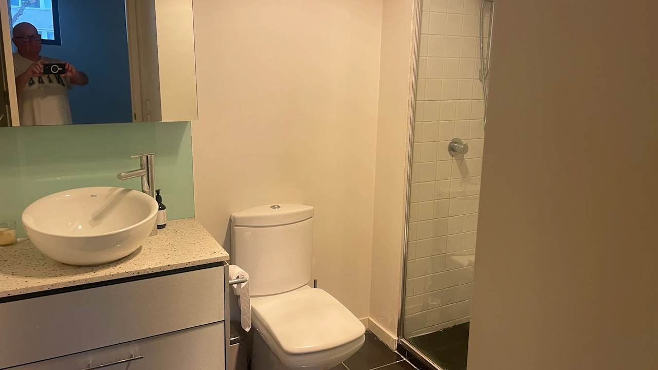 Furnished room with ensuite in a flatshare