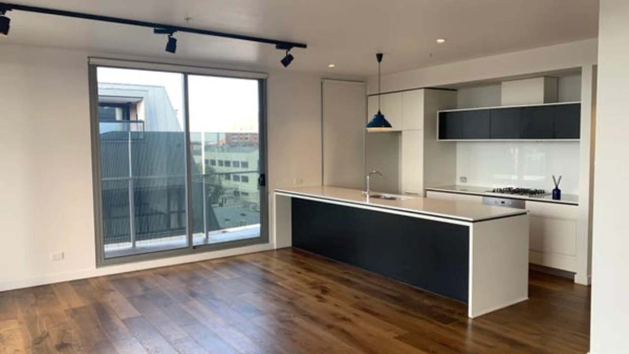 Unfurnished room with own bathroom