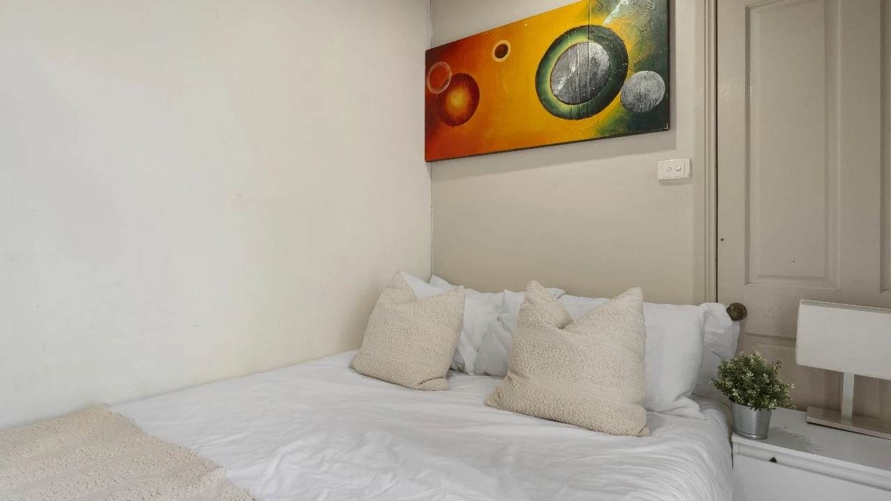Furnished room in a flatshare