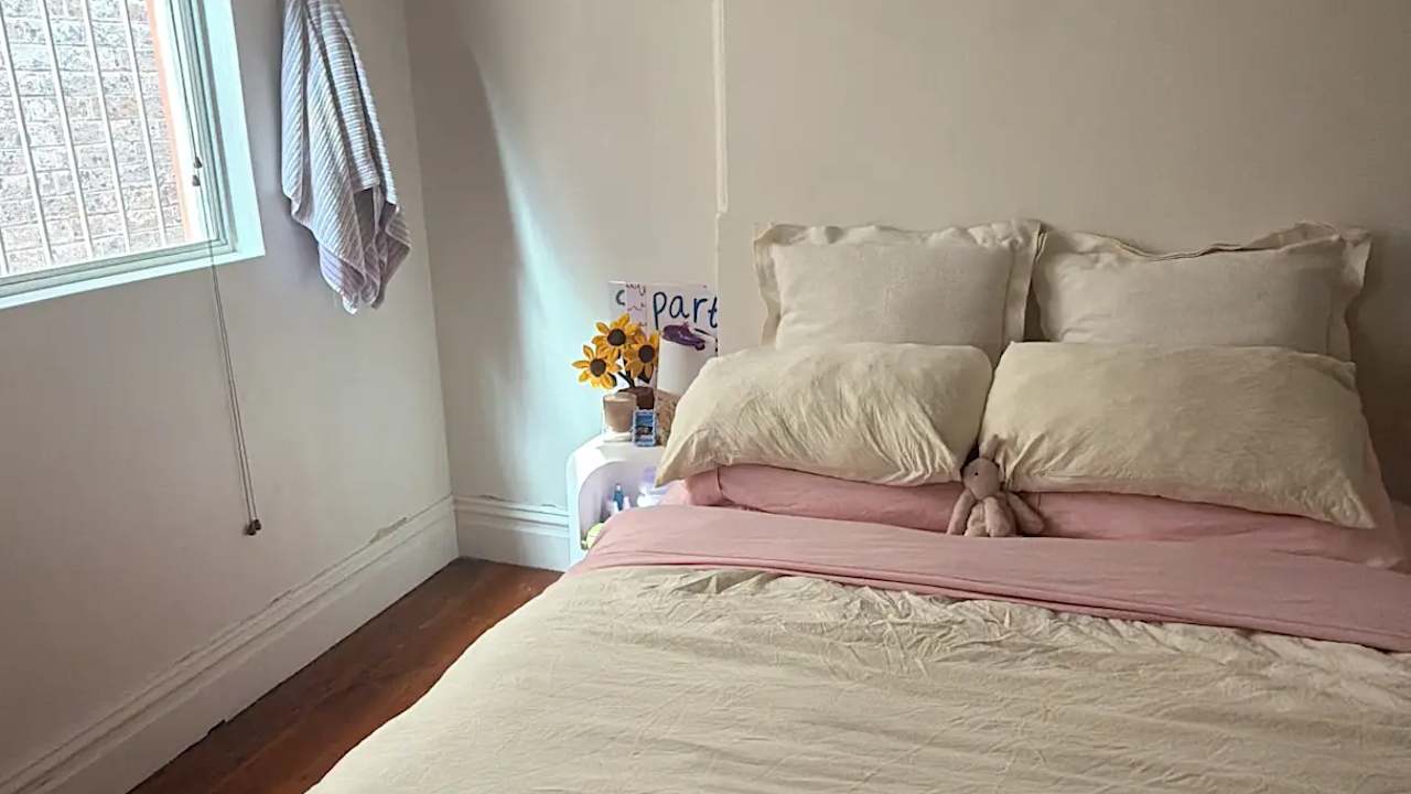 Room in a share house