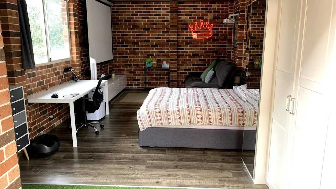 Furnished room in a share house