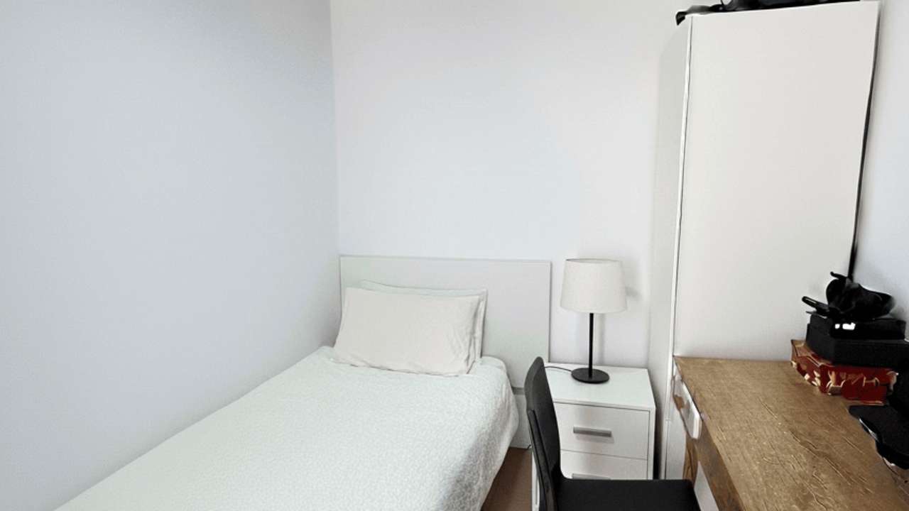 Furnished room in a share house