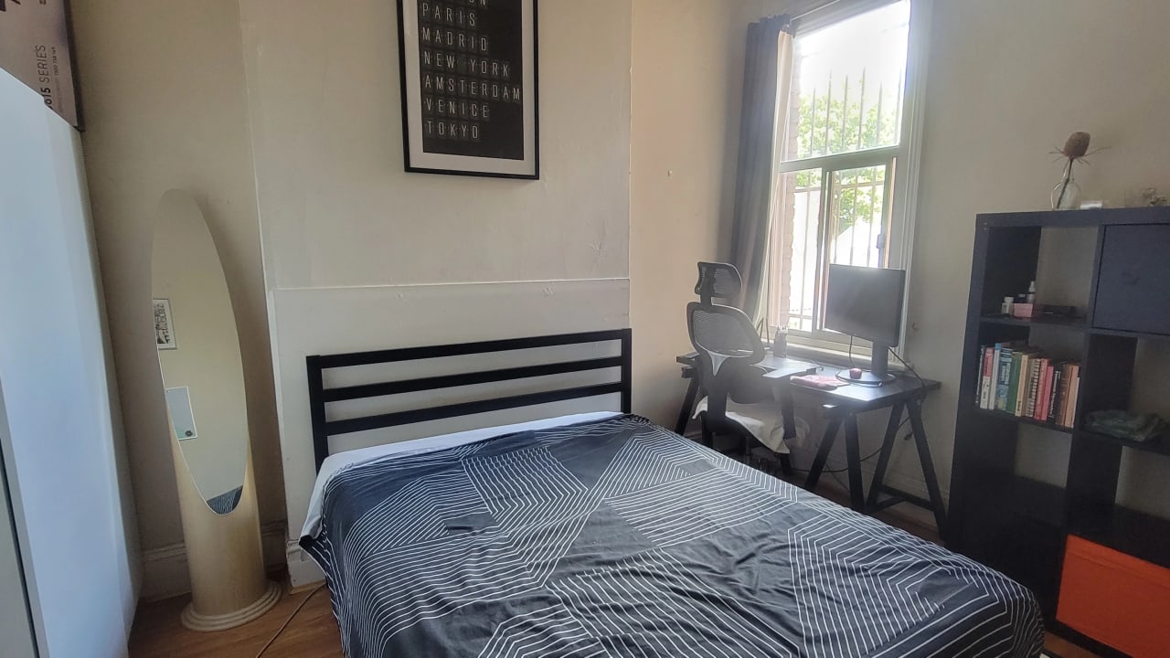 Furnished room in a share house