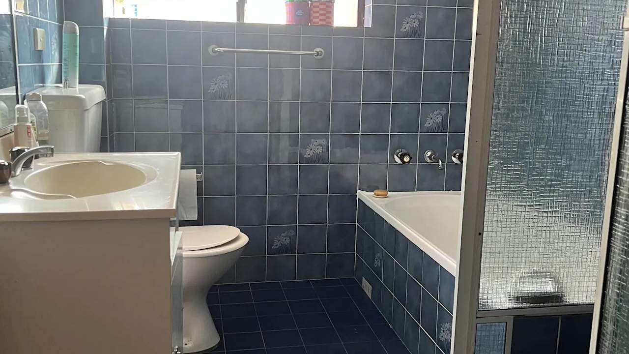 Unfurnished room in a flatshare