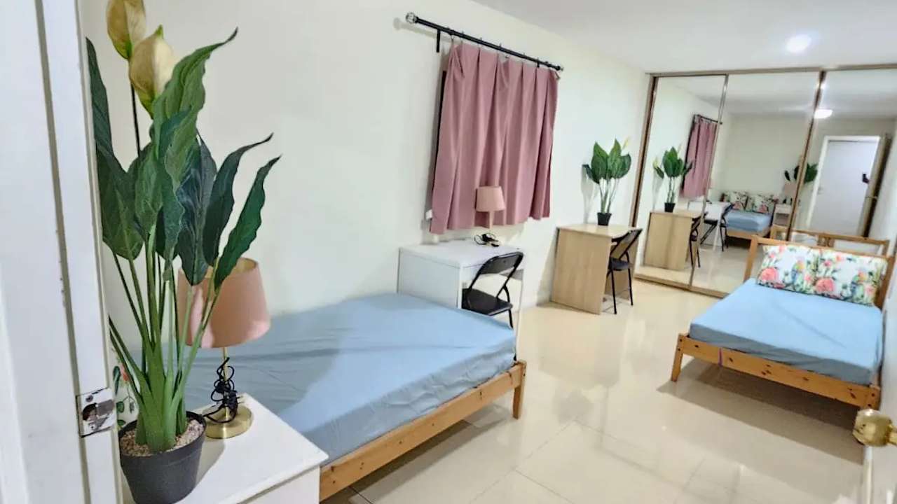 Furnished room in a share house