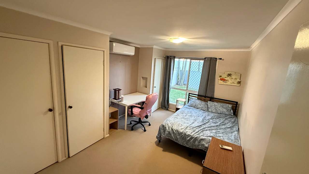 Room in a share house