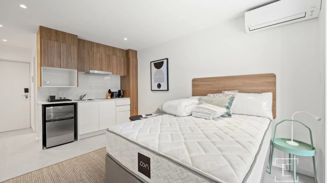 Furnished room studio flat for rent