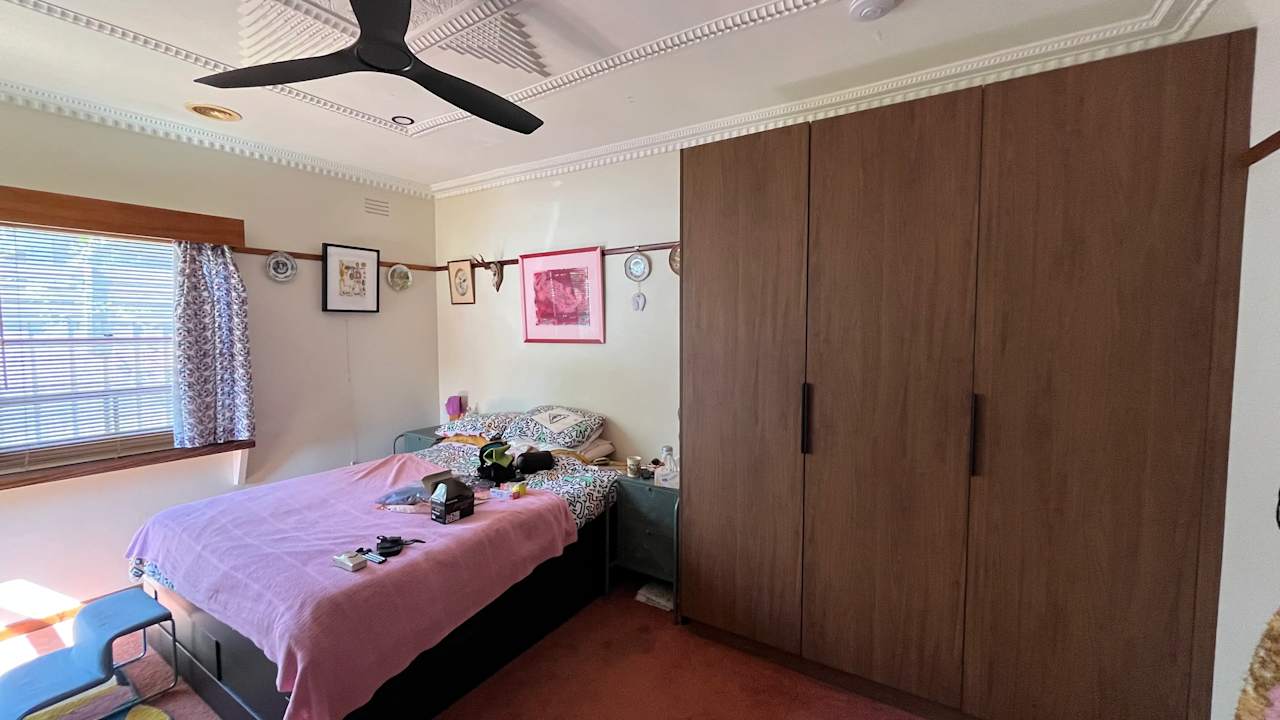 Room in a share house