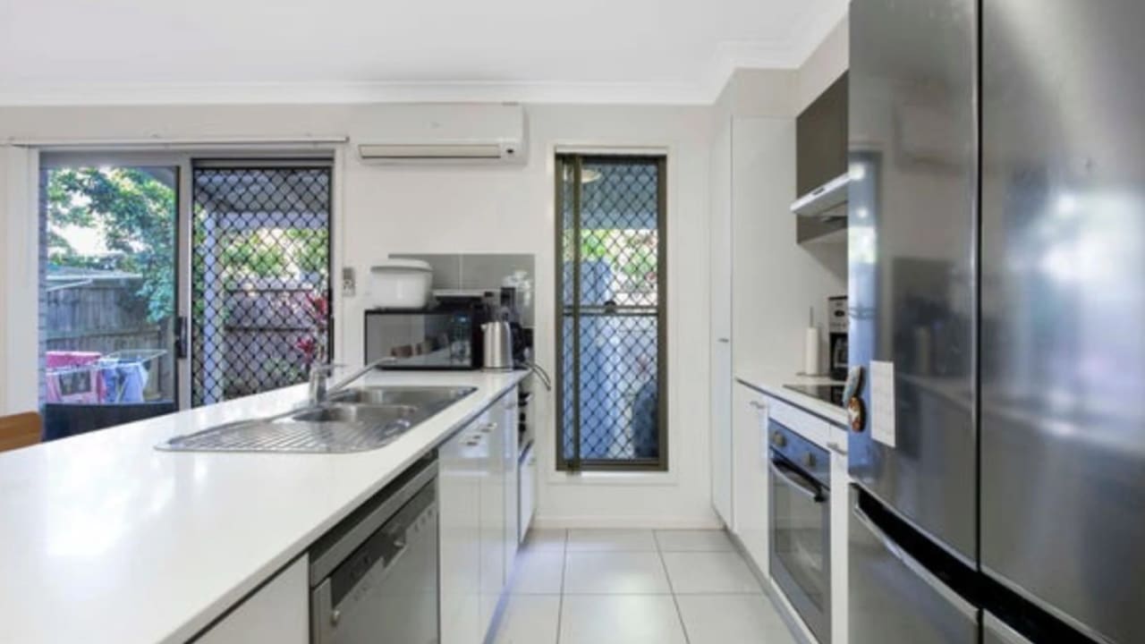 Room in a share house