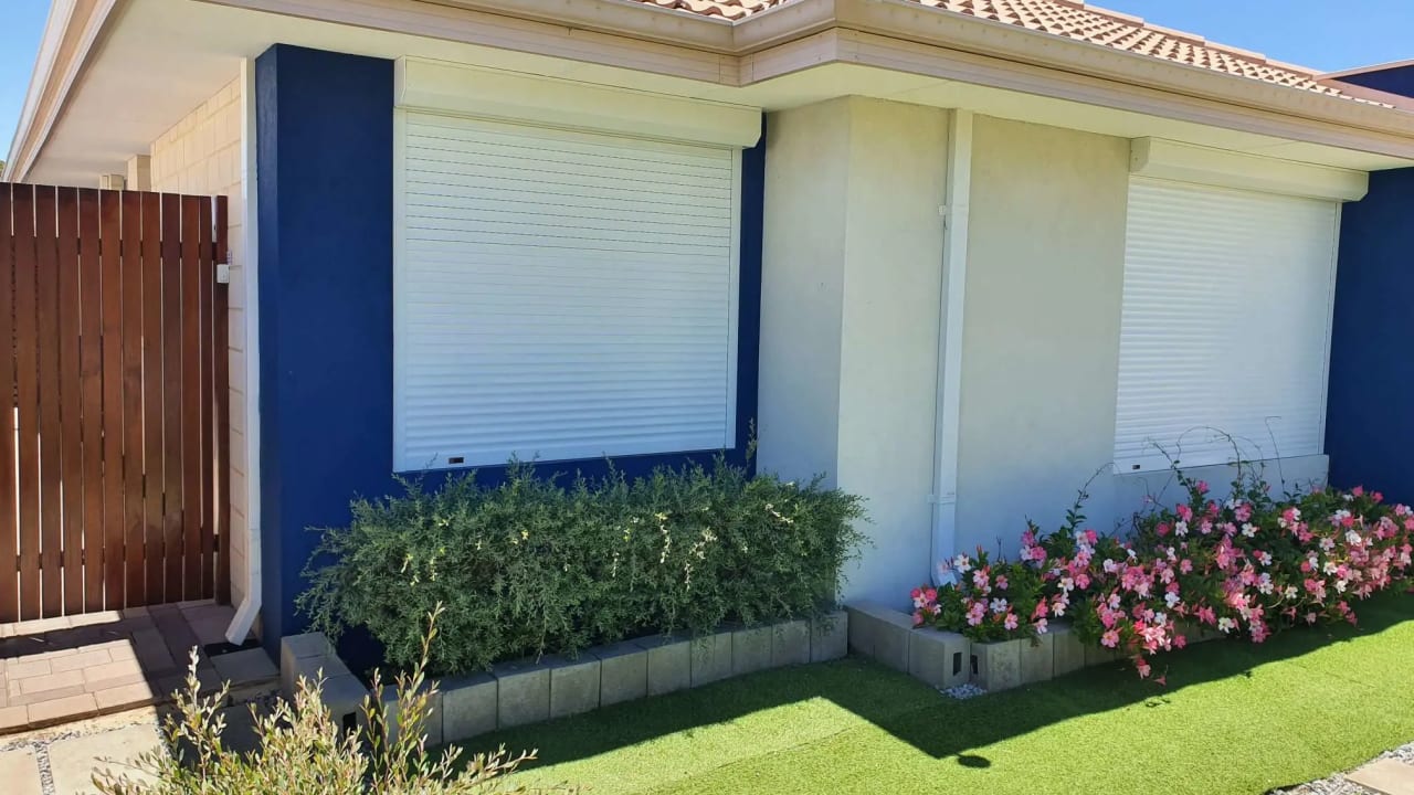 Whole property with 2 rooms for rent